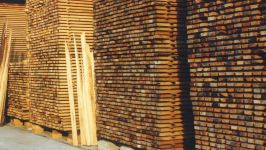Holzbretter zur Holztrocknung und Klimatisierung
