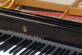 Steinway Flügel gebraucht M 170 cm Tastenklappe mit Schriftzug